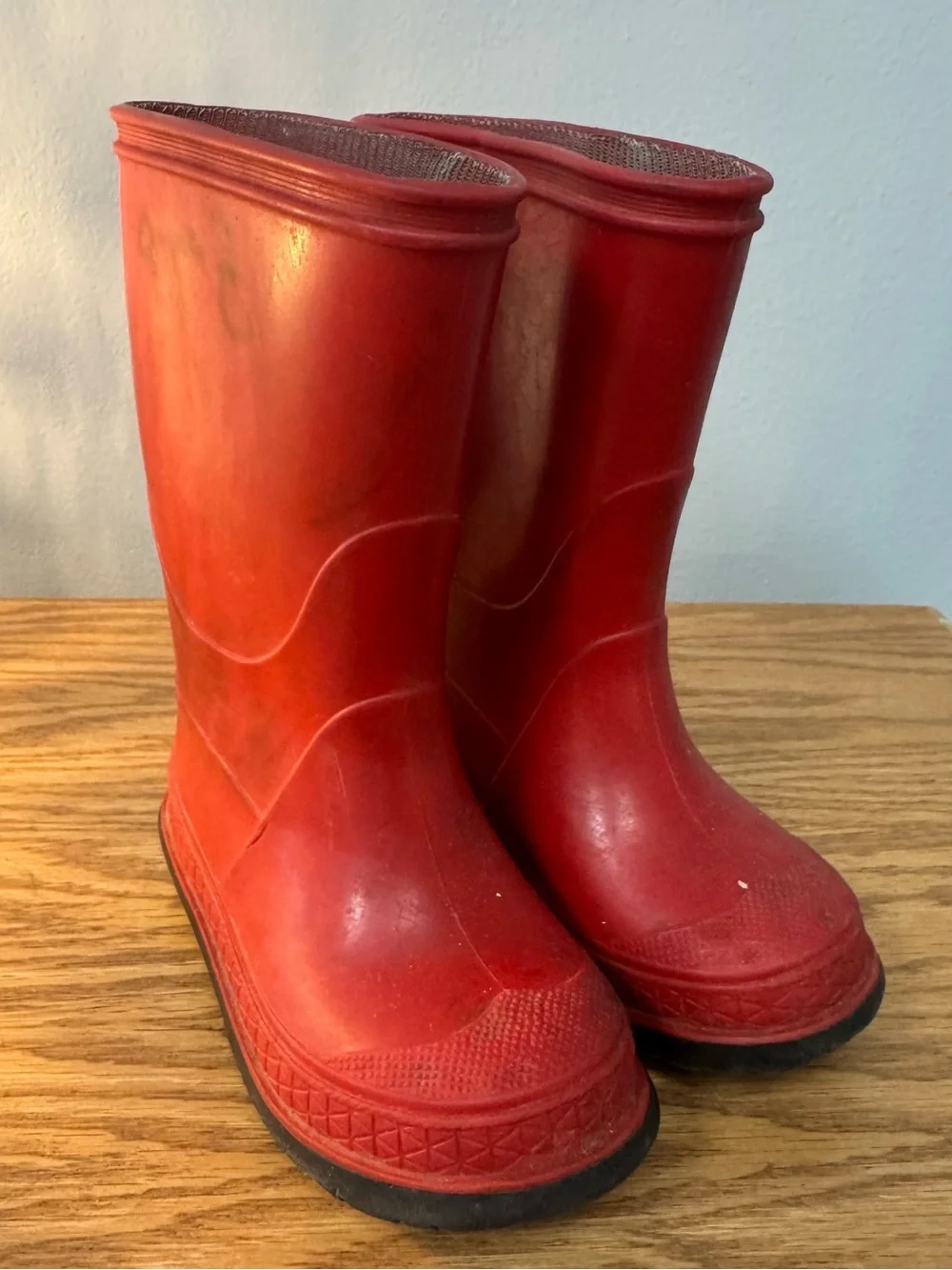 Adorable Kids Childs Red Rain Boots - Size 7